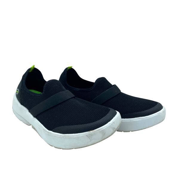 Oofos Women's size 7 OOMG EEZEE Black and White Slip On Sneakers Comfort Recover - Picture 1 of 8